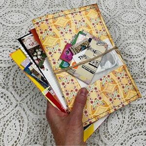 🦋Junk journal with 100+ paper ephemera pieces